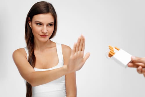 HOW TO LIGHTEN SMOKER'S DARK LIPS: EFFECTIVE TREATMENTS EXPLORED